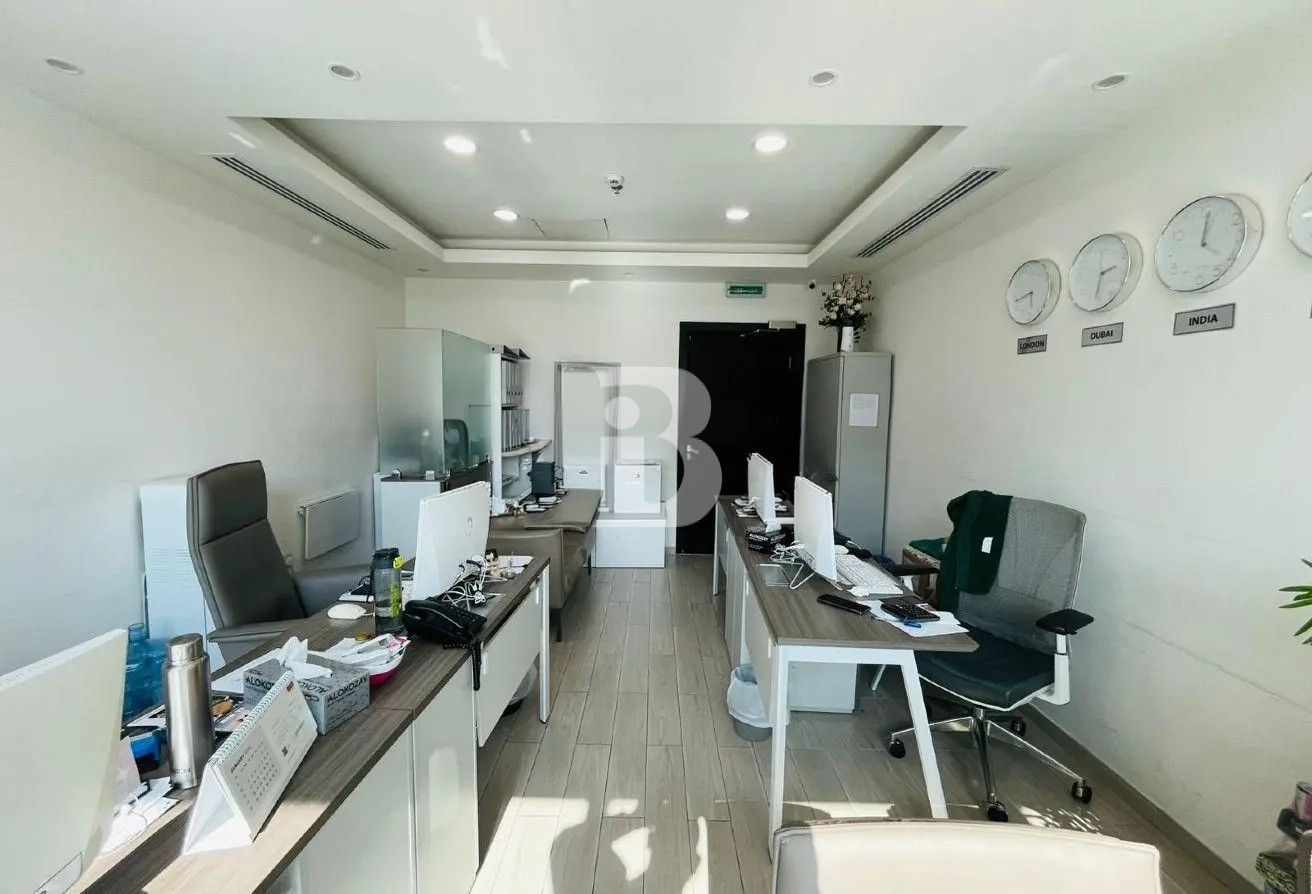 PREMIUM LOCATION | FITTED | HIGH FLOOR