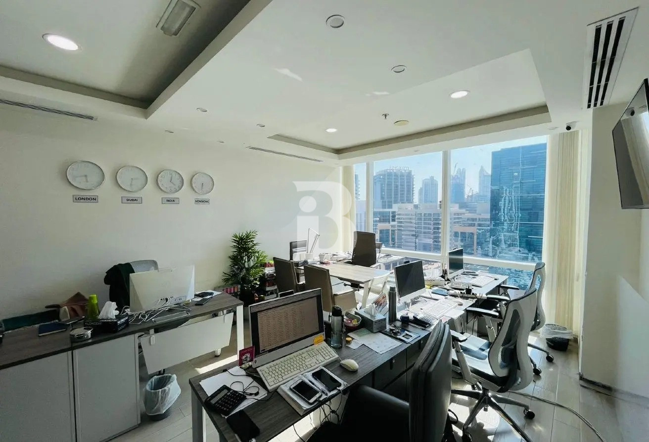 PREMIUM LOCATION | FITTED | HIGH FLOOR