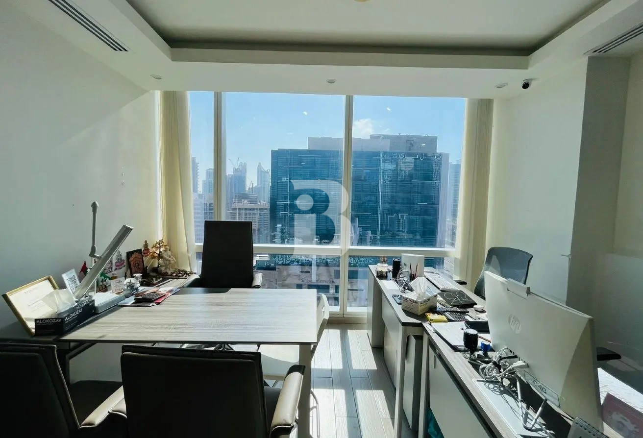 PREMIUM LOCATION | FITTED | HIGH FLOOR