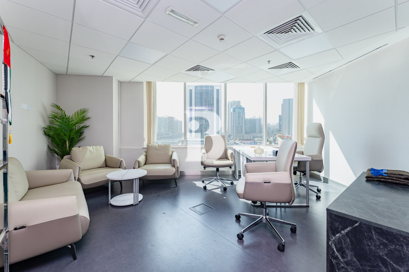 Vacant |  Furnished  Office | 2 parkings