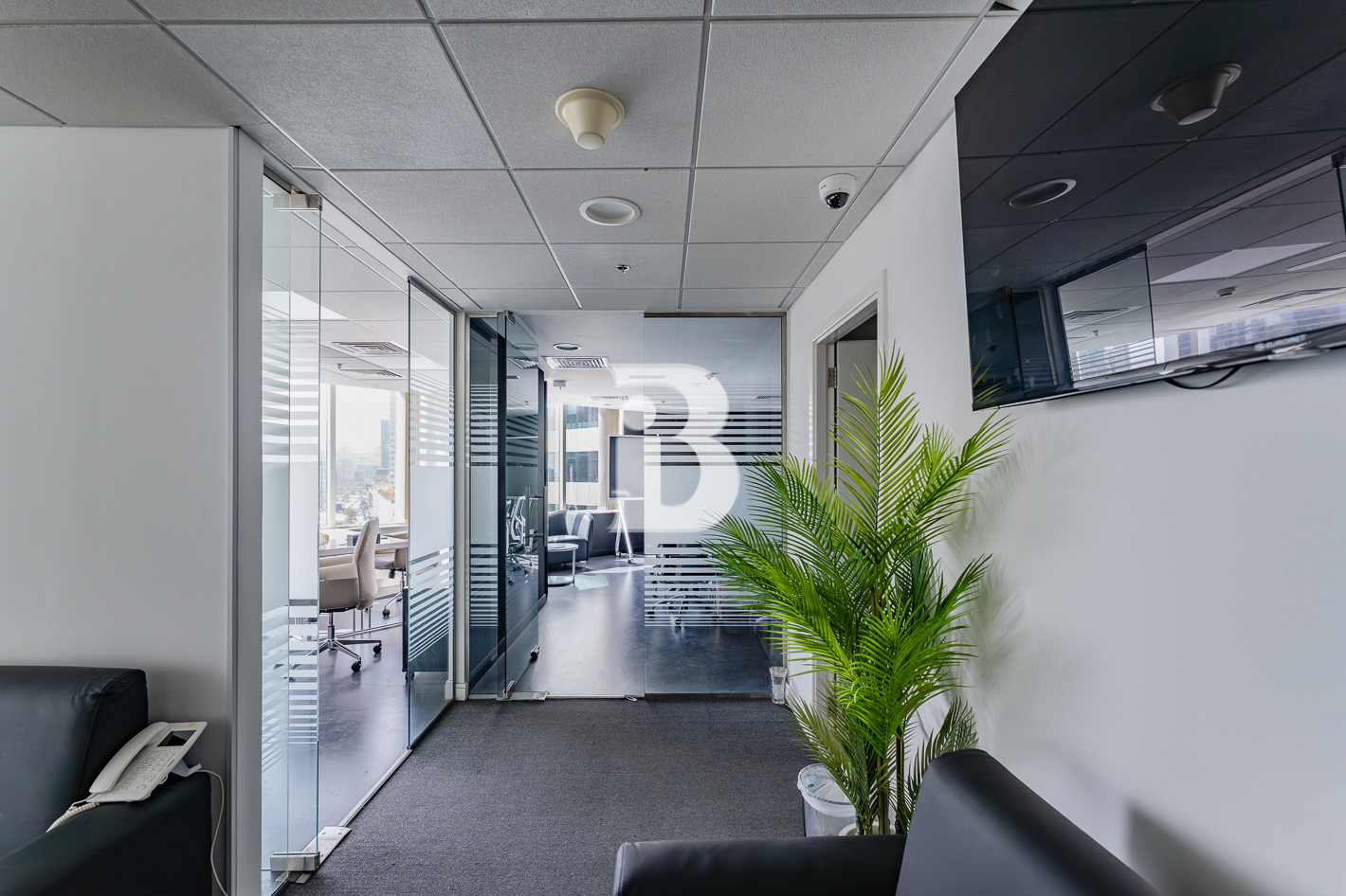 Vacant |  Furnished  Office | 2 parkings