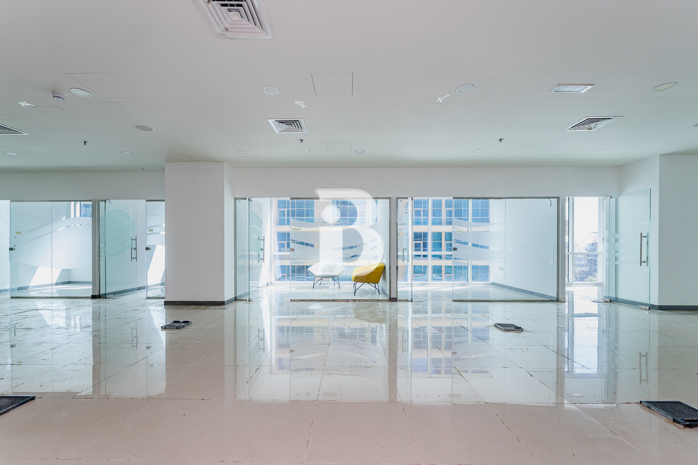 Vacant | Bright Office Space | 4 parking