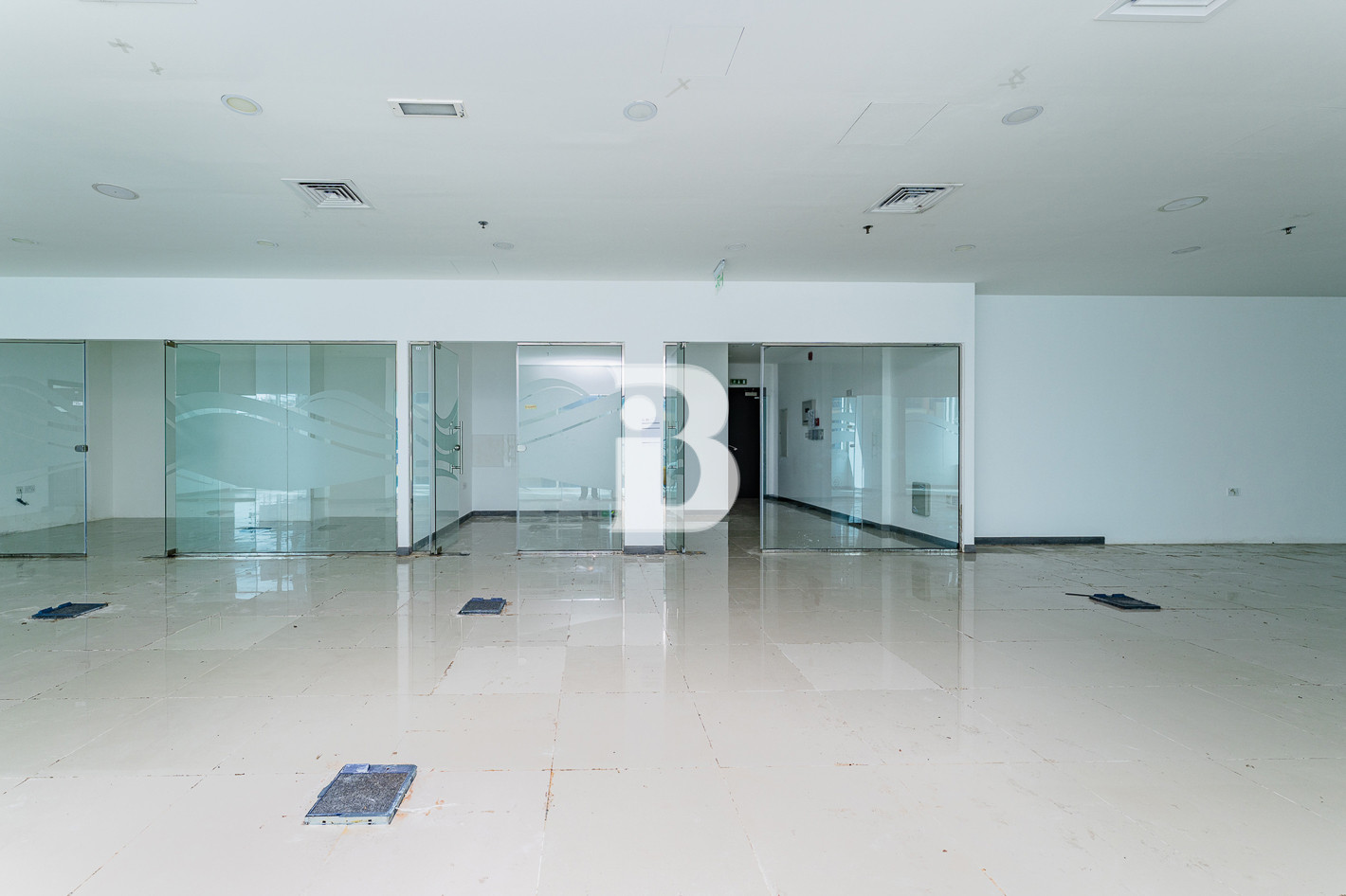 Vacant | Bright Office Space | 4 parking