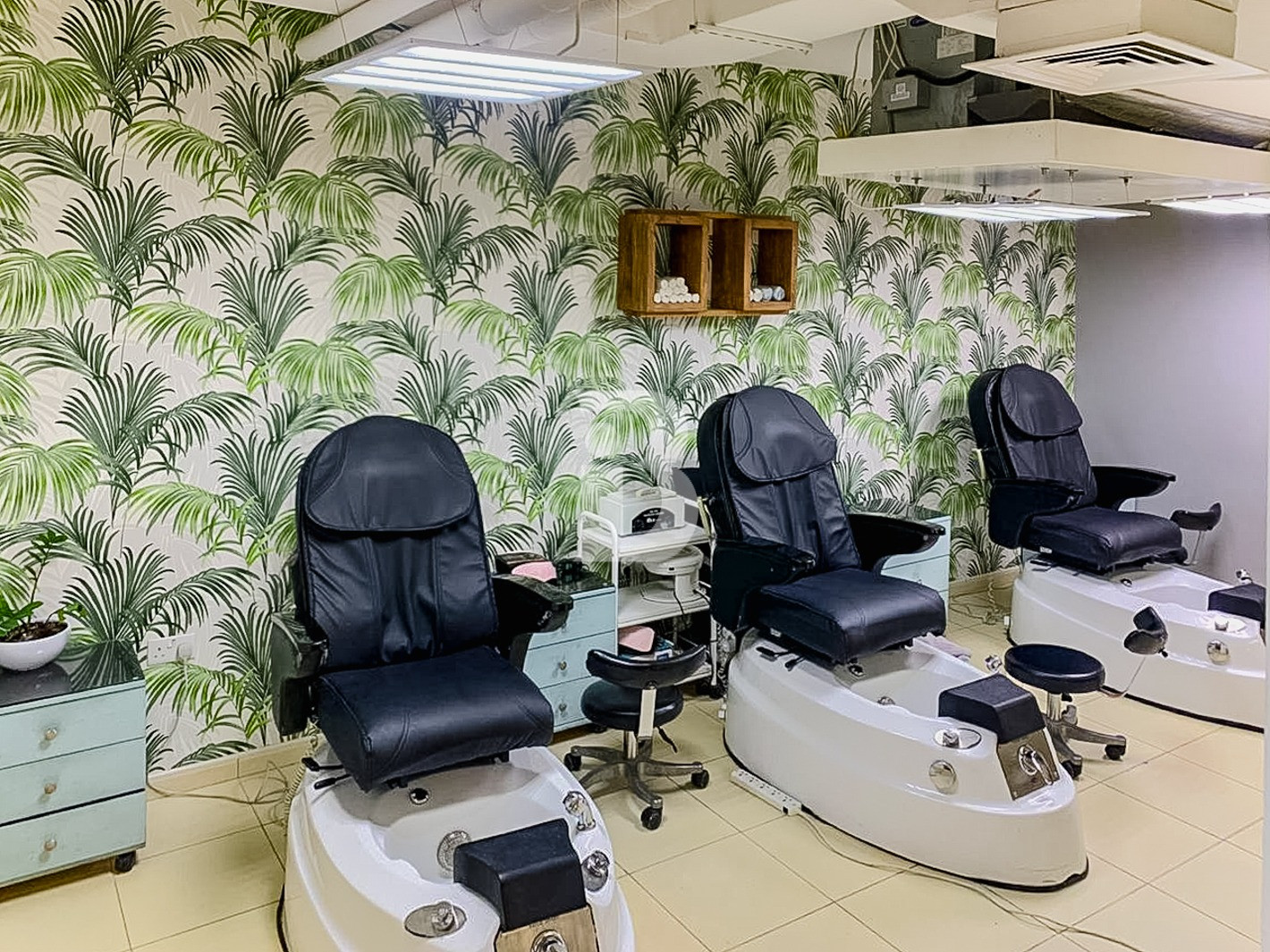 Retail Move-in 31 March | Fitted shop Spa