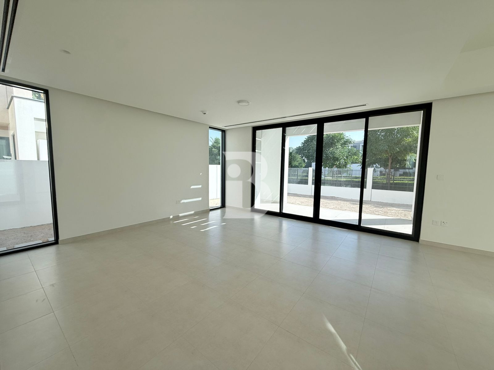 PRIME LOCATION |READY TO MOVE|BEST PRICE