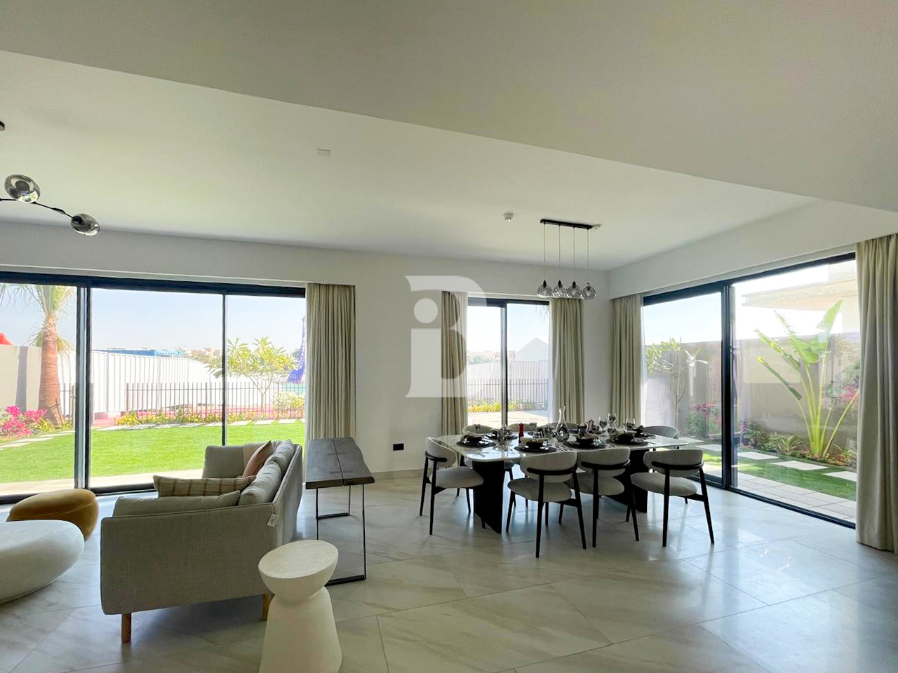 4BR TH | Direct to the beach | Near Wynn Casino
