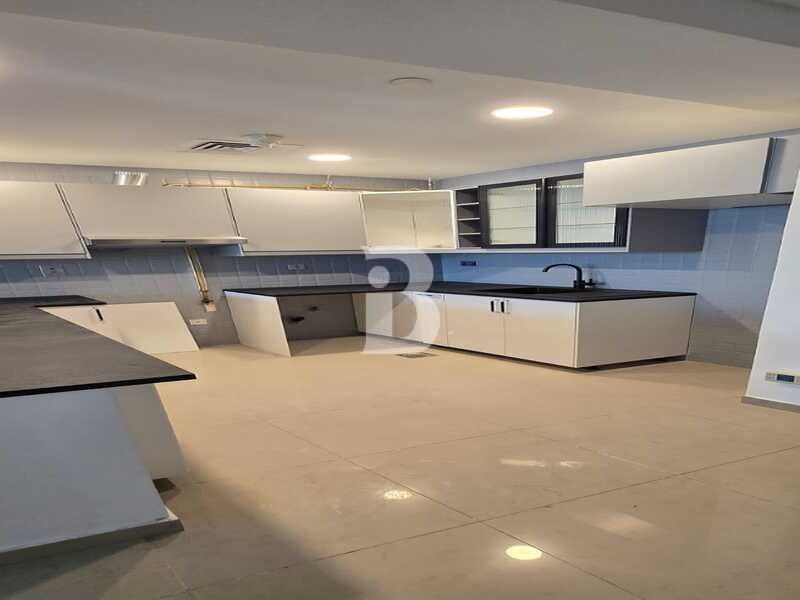 Vacant | Huge-Spacious Layout | Upgraded 2BR+Maids