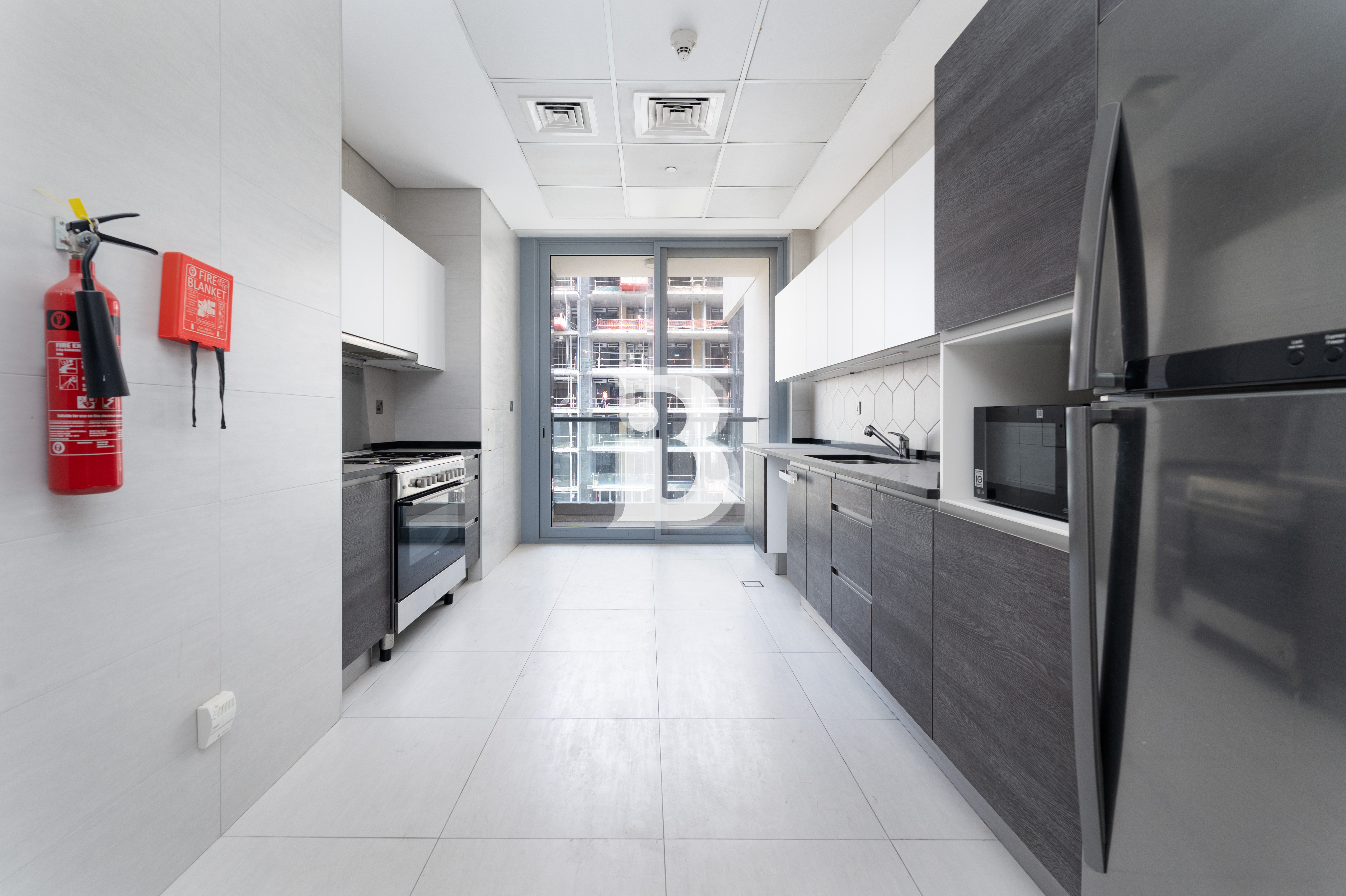 BURJ VIEW |SPACIOUS AND BRIGHT |MOTIVATED LANDLORD