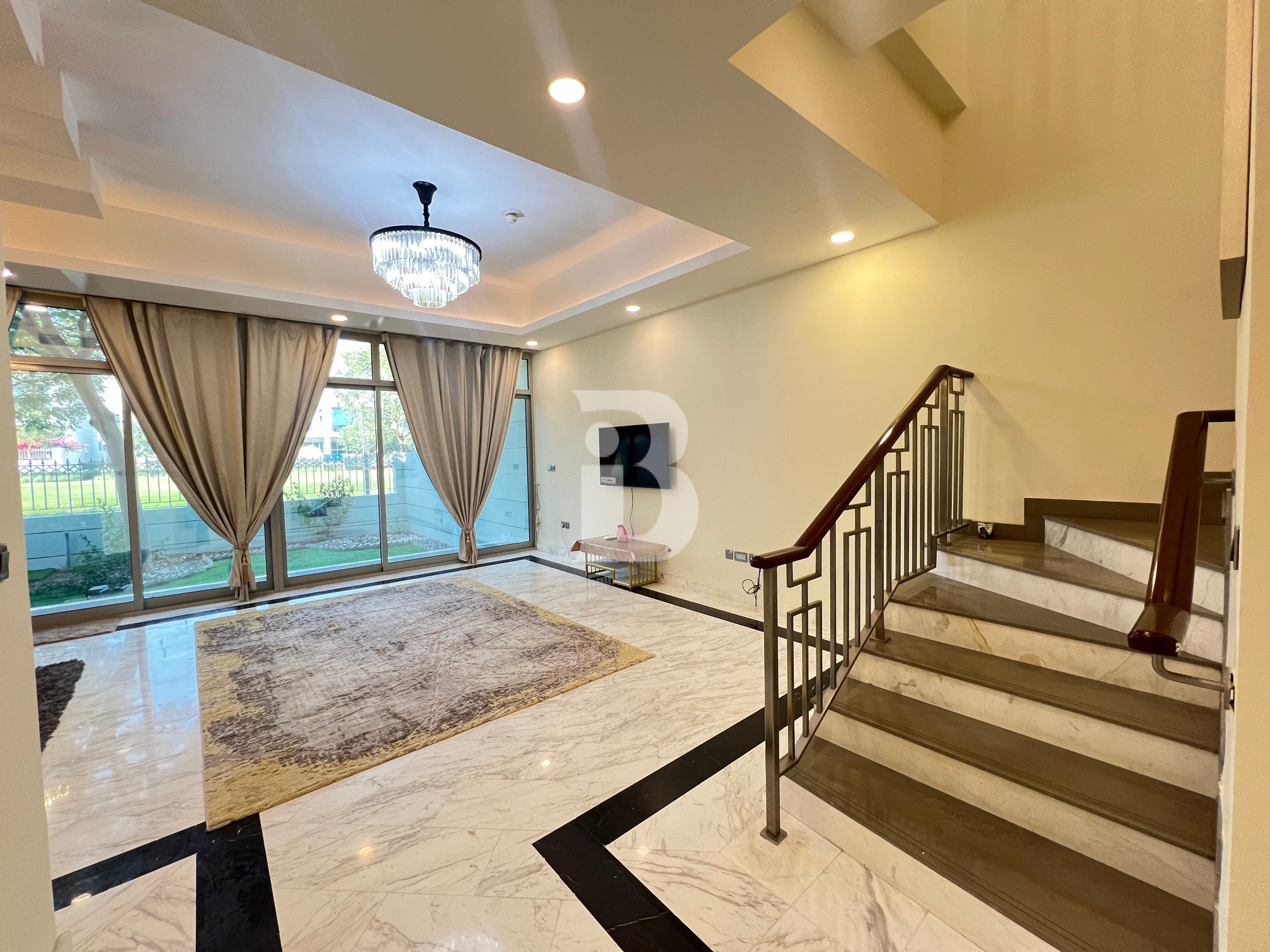 CORNER UNIT | LANDSCAPED GARDEN | 4BED MAIDS