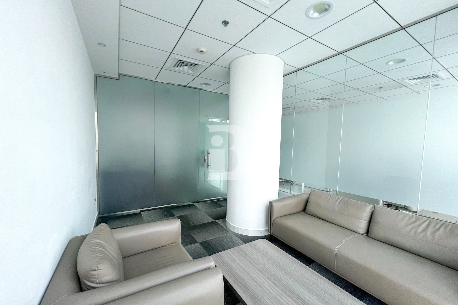 MODERN FURNISHED UNIT IN A PRIME LOCATION