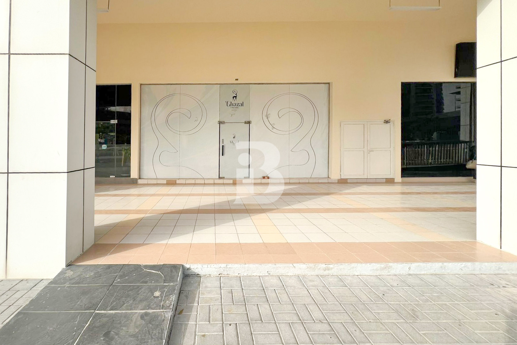 PRIME and IDEAL RETAIL | PARK VIEWS | HIGH ROI