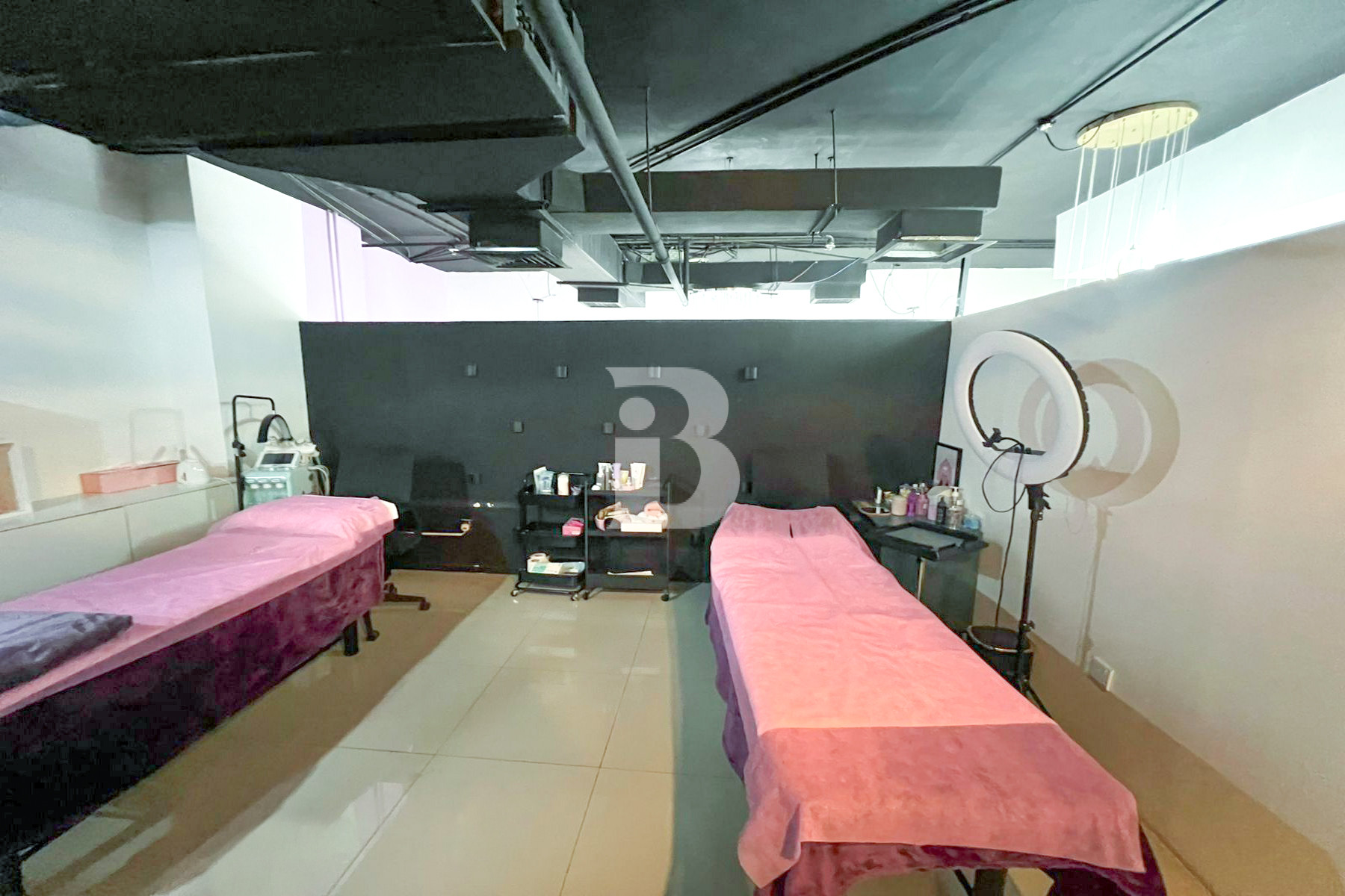 PRIME and IDEAL RETAIL | PARK VIEWS | HIGH ROI