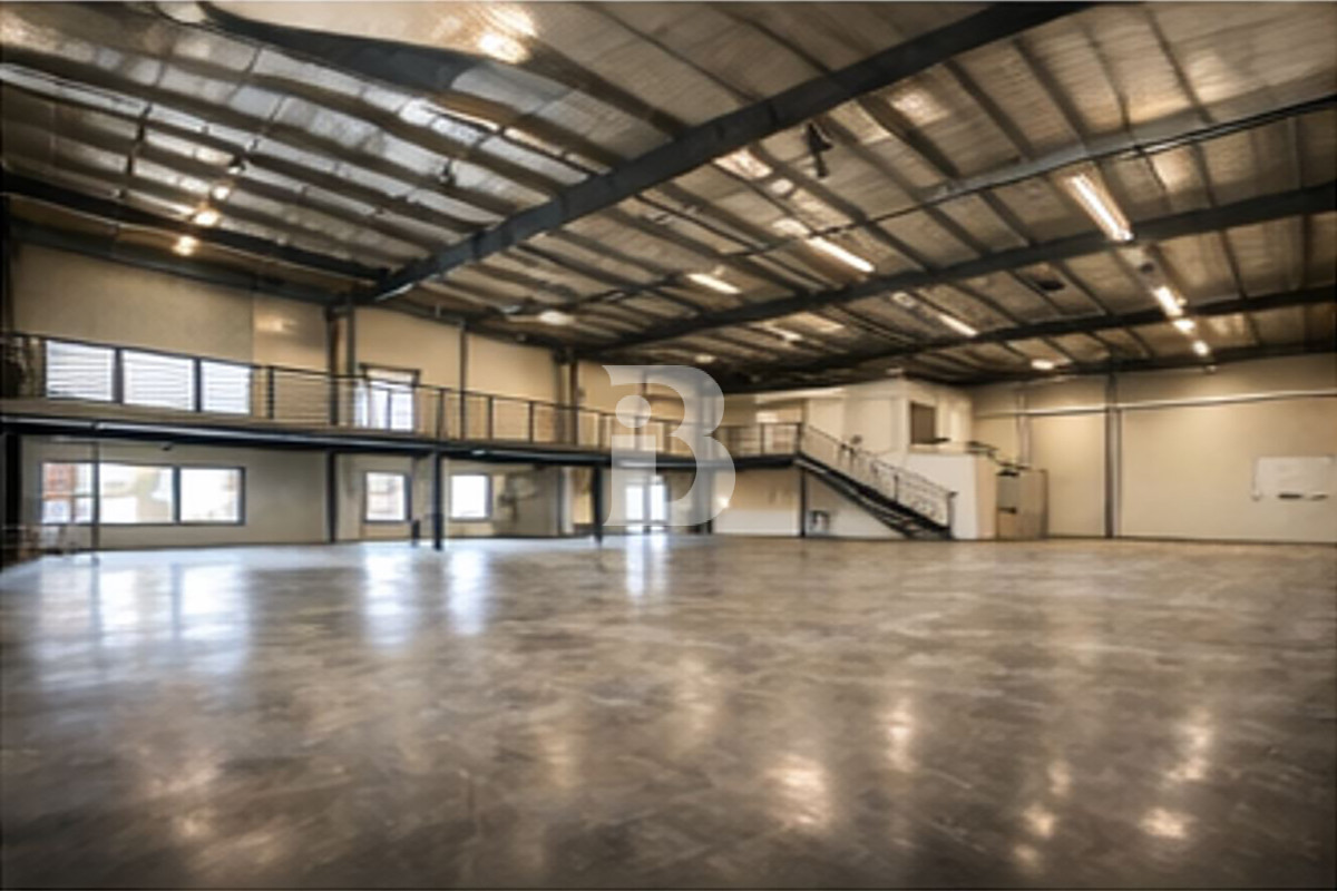 RARE SMALL WAREHOUSE | VACANT | OFFICE+MEZ