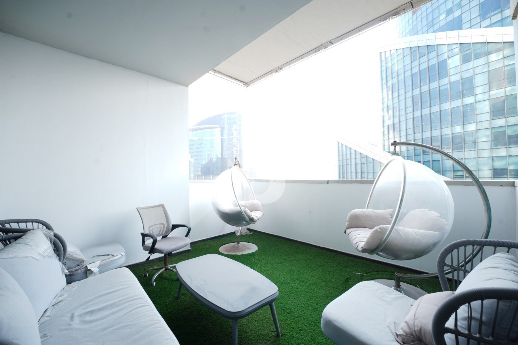 Premium Furnished | High Floor | Near Metro