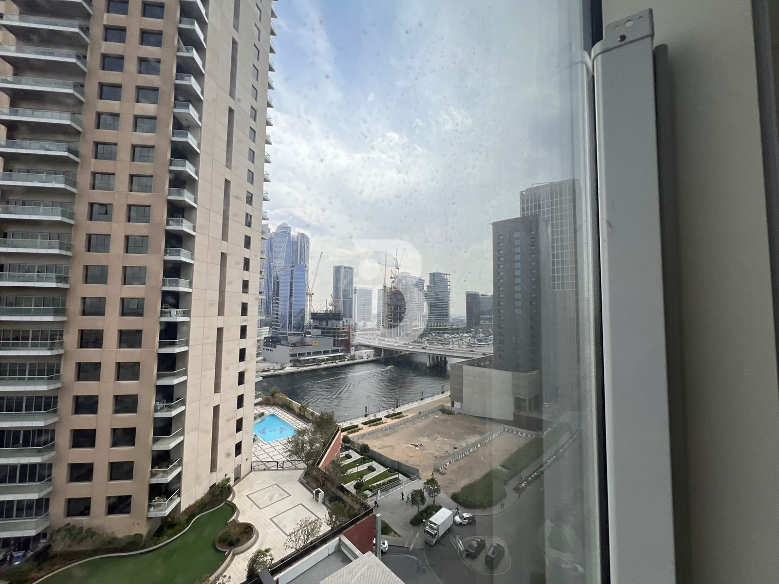 SPACIOUS OFFICE | CANAL VIEW | PRIME LOCATION
