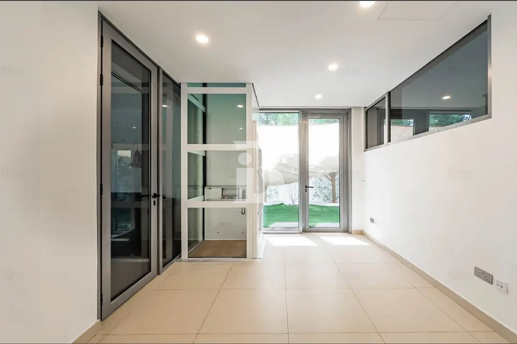 3 BR | Upgraded | Vacant on Transfer
