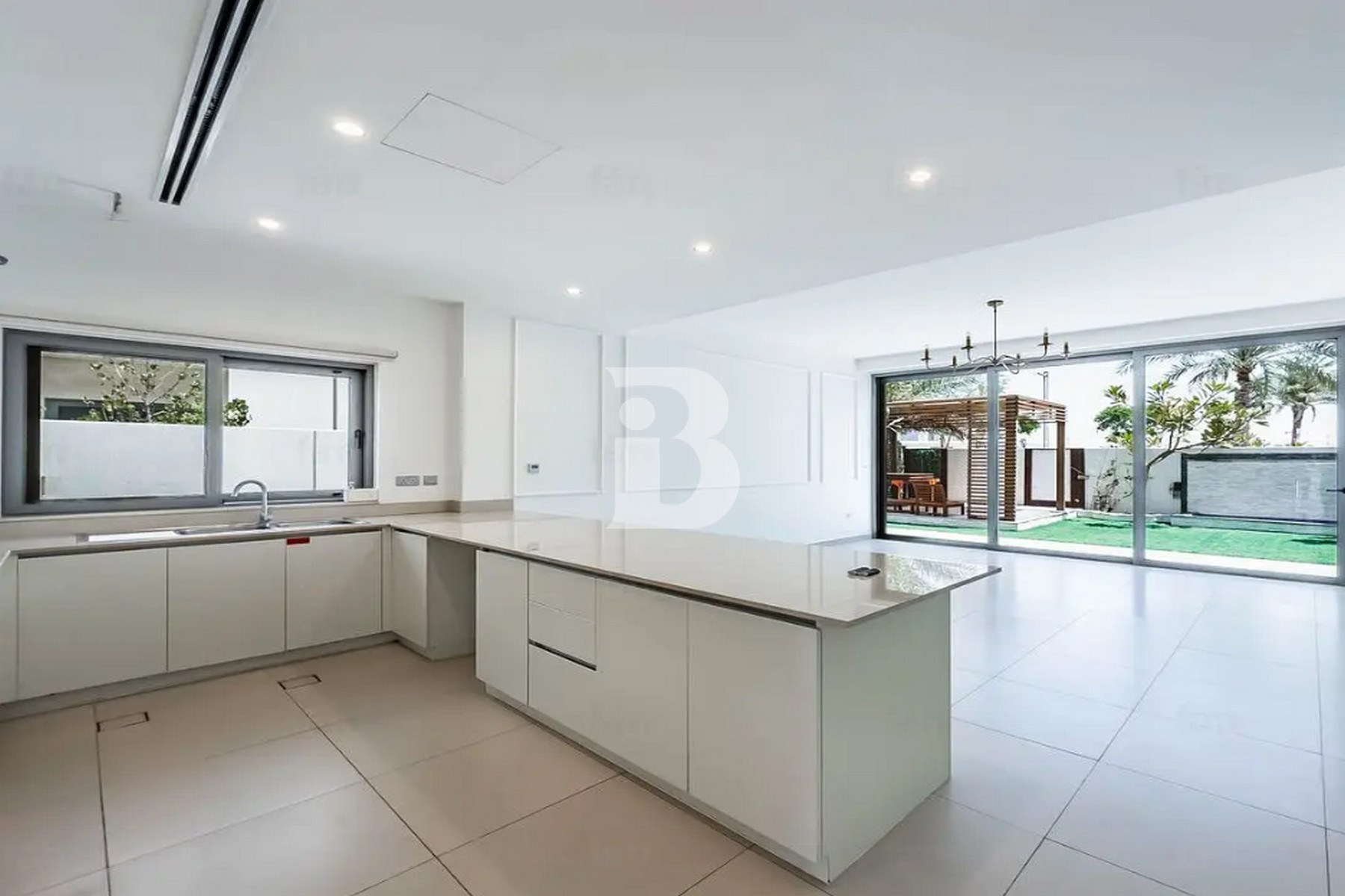 3 BR | Upgraded | Vacant on Transfer