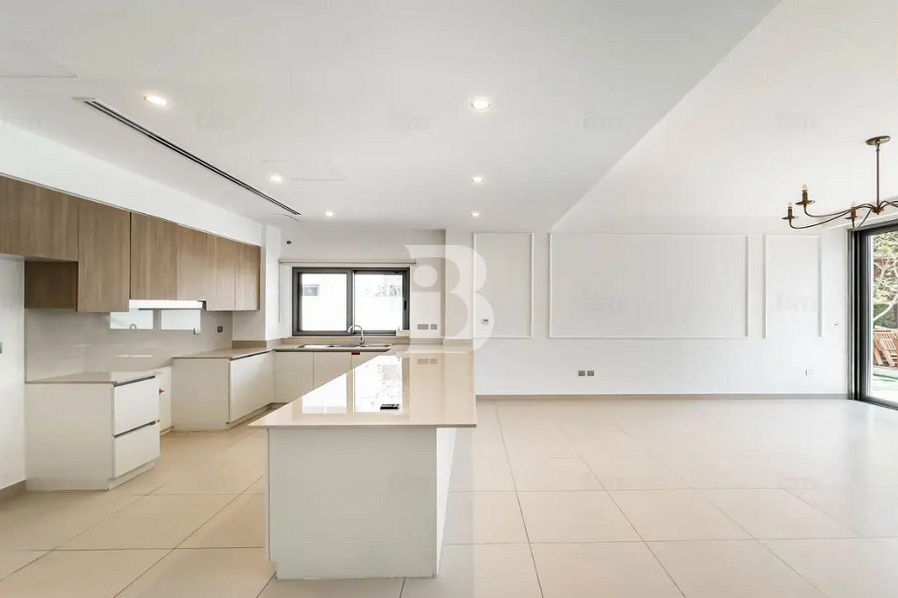 3 BR | Upgraded | Vacant on Transfer