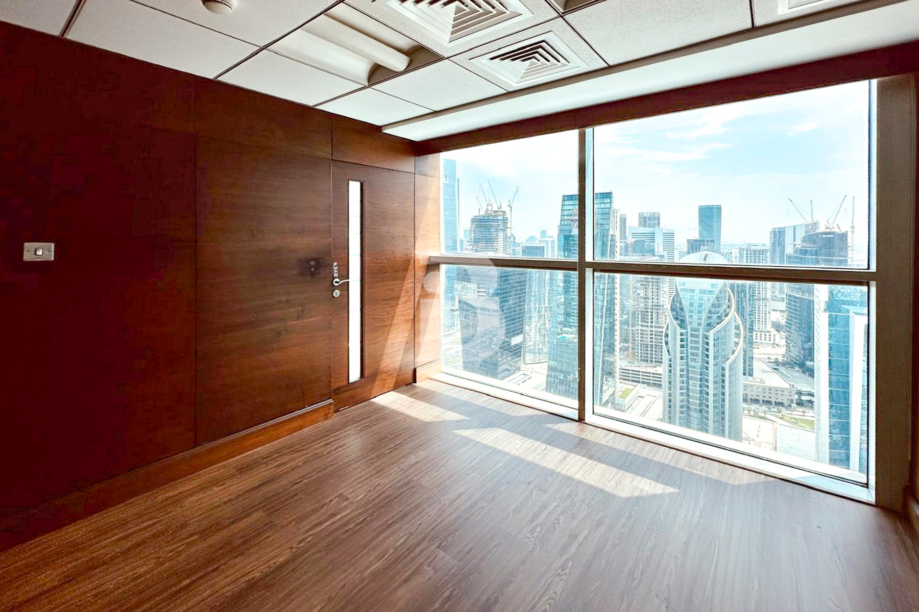 Near Metro I SZR, Canal and Sea Views