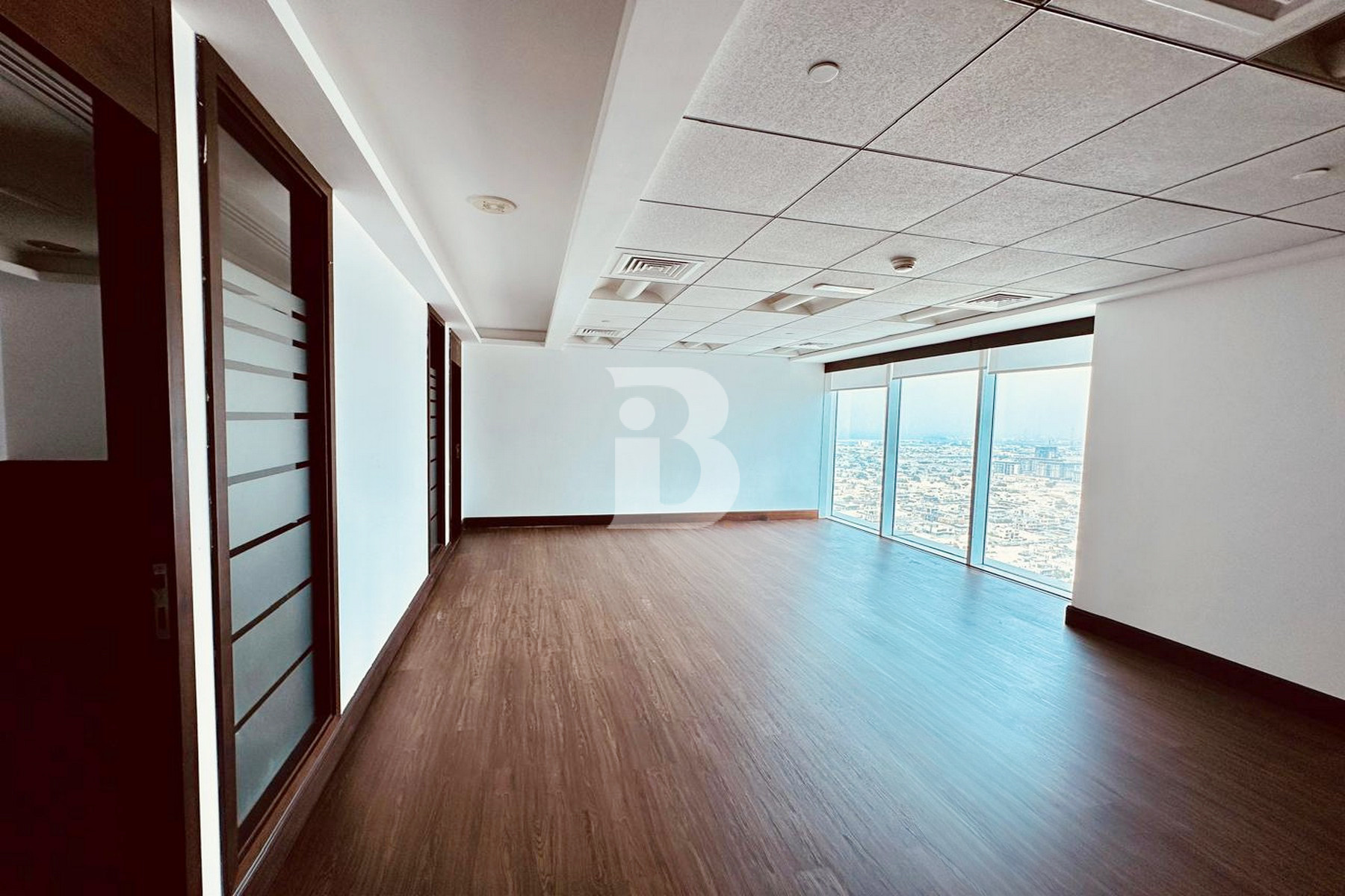 Near Metro I SZR, Canal and Sea Views