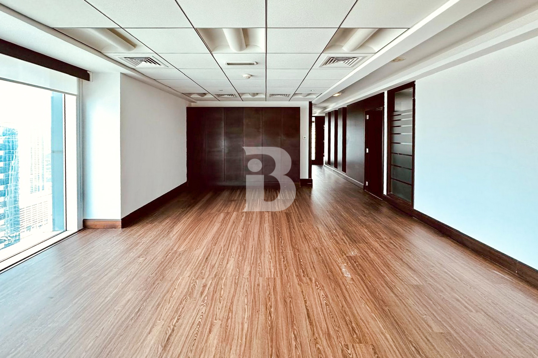 Near Metro I SZR, Canal and Sea Views