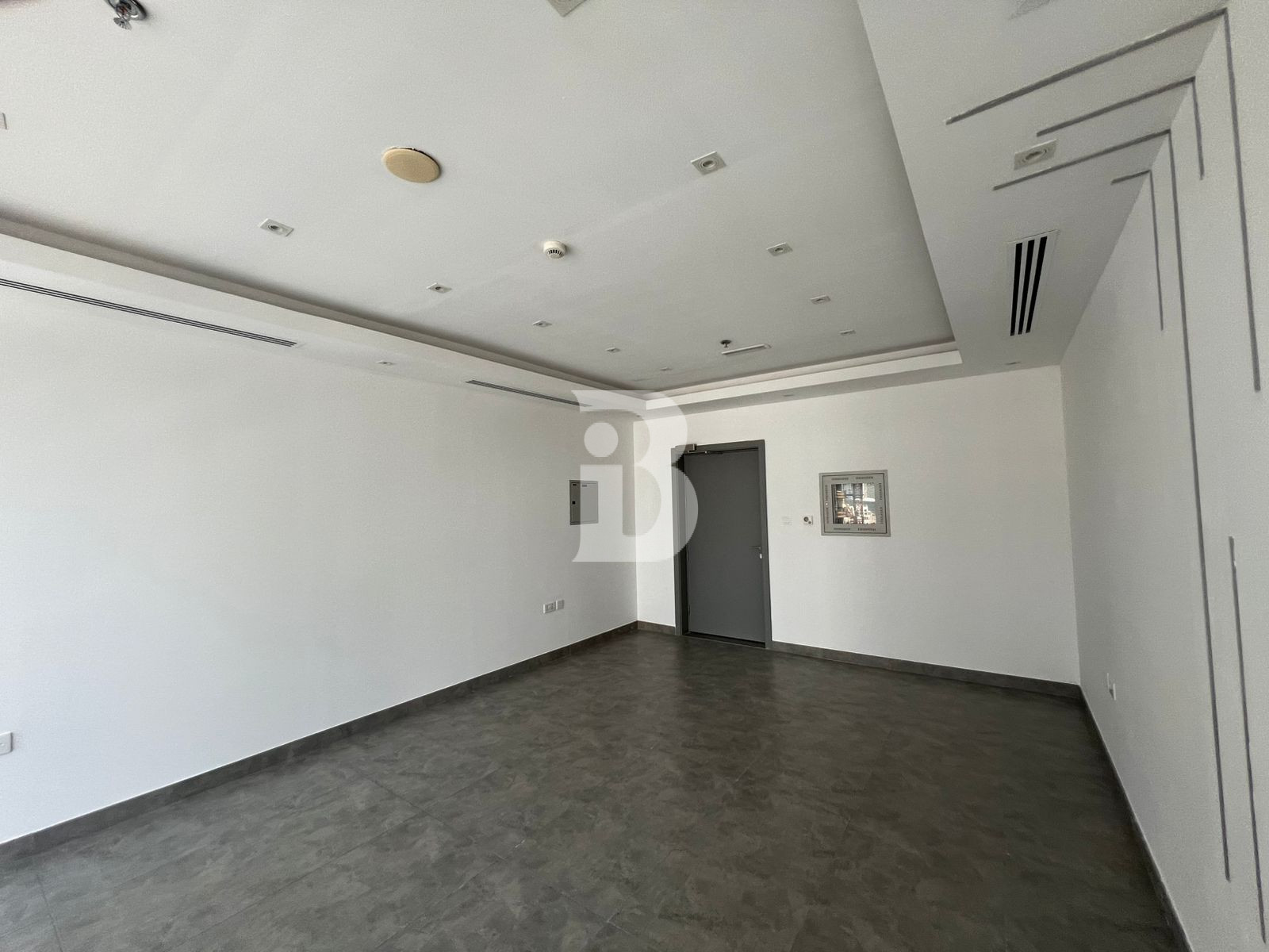 PREMIUM  FIT-OUT / RARE DEAL/ VACANT NOW