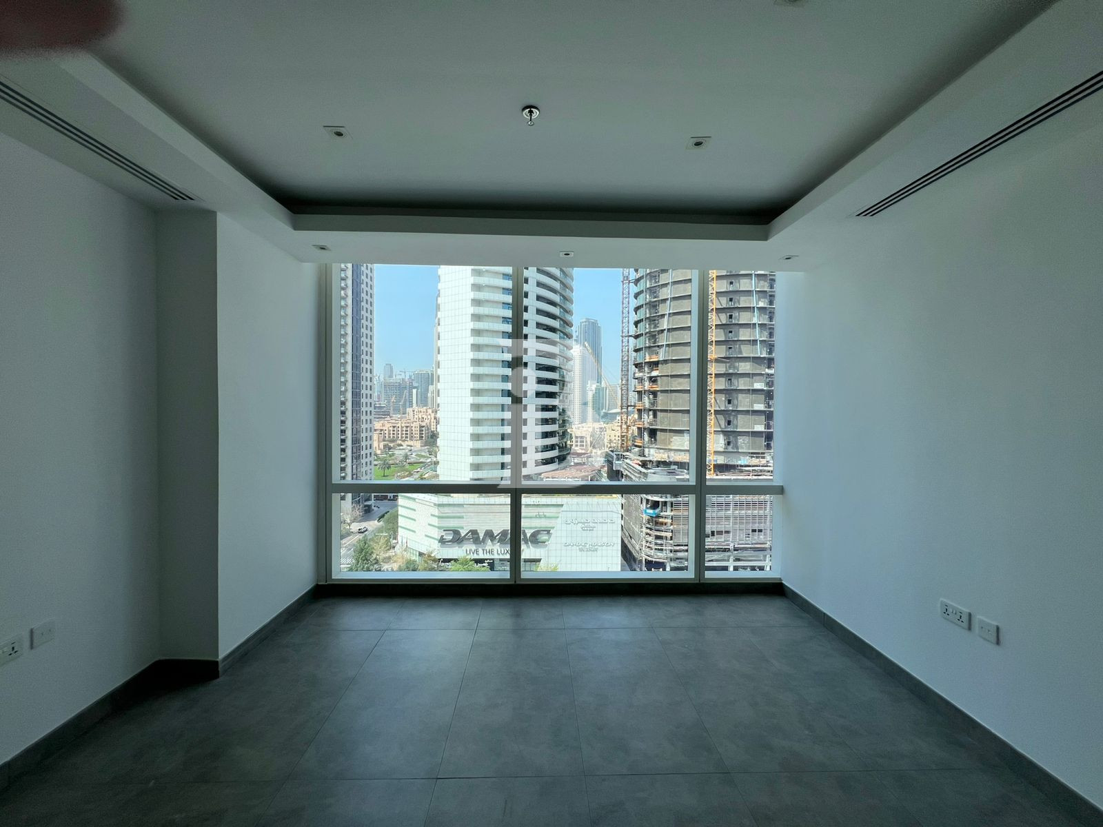 PREMIUM  FIT-OUT / RARE DEAL/ VACANT NOW