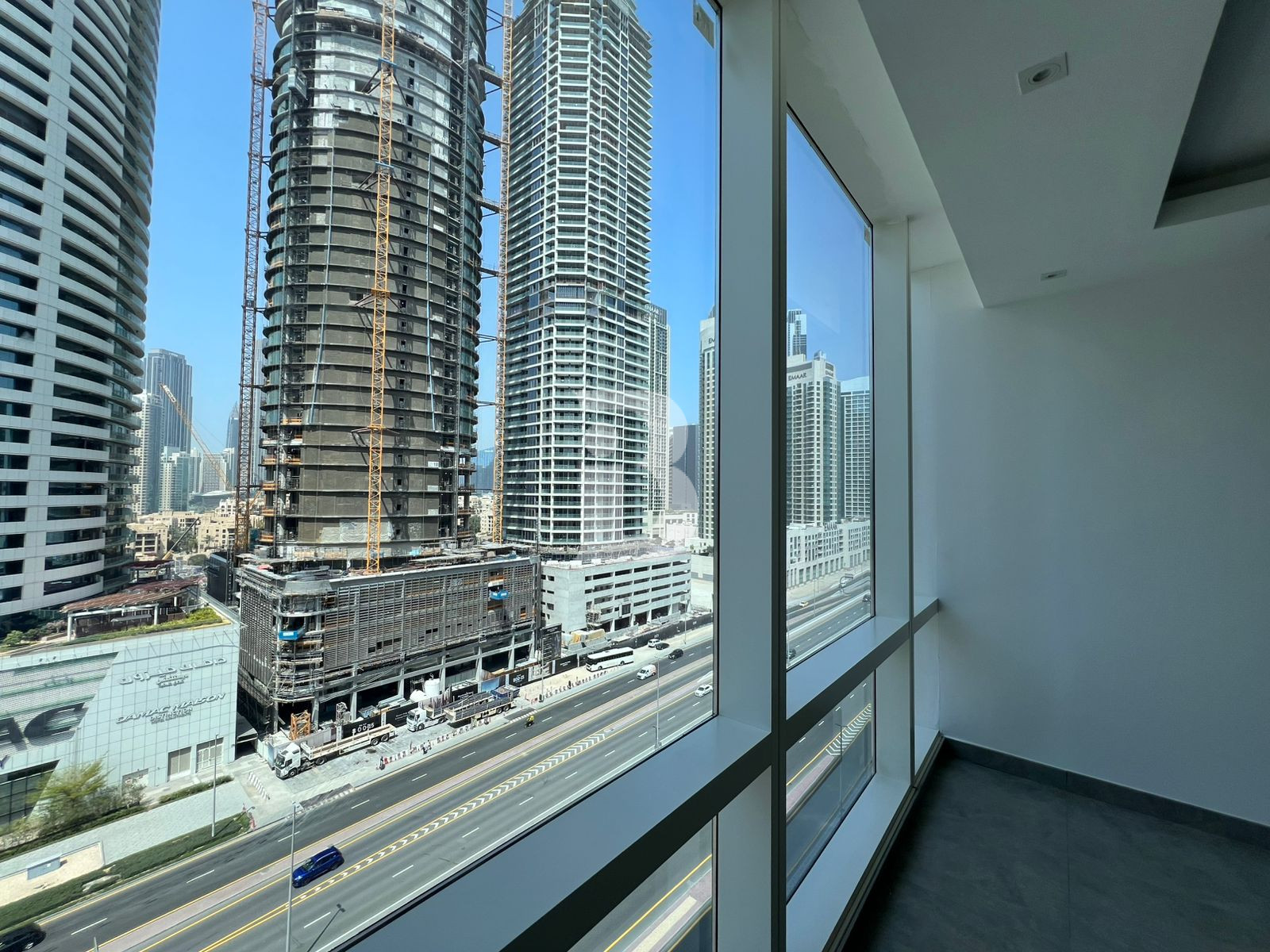 PREMIUM  FIT-OUT / RARE DEAL/ VACANT NOW