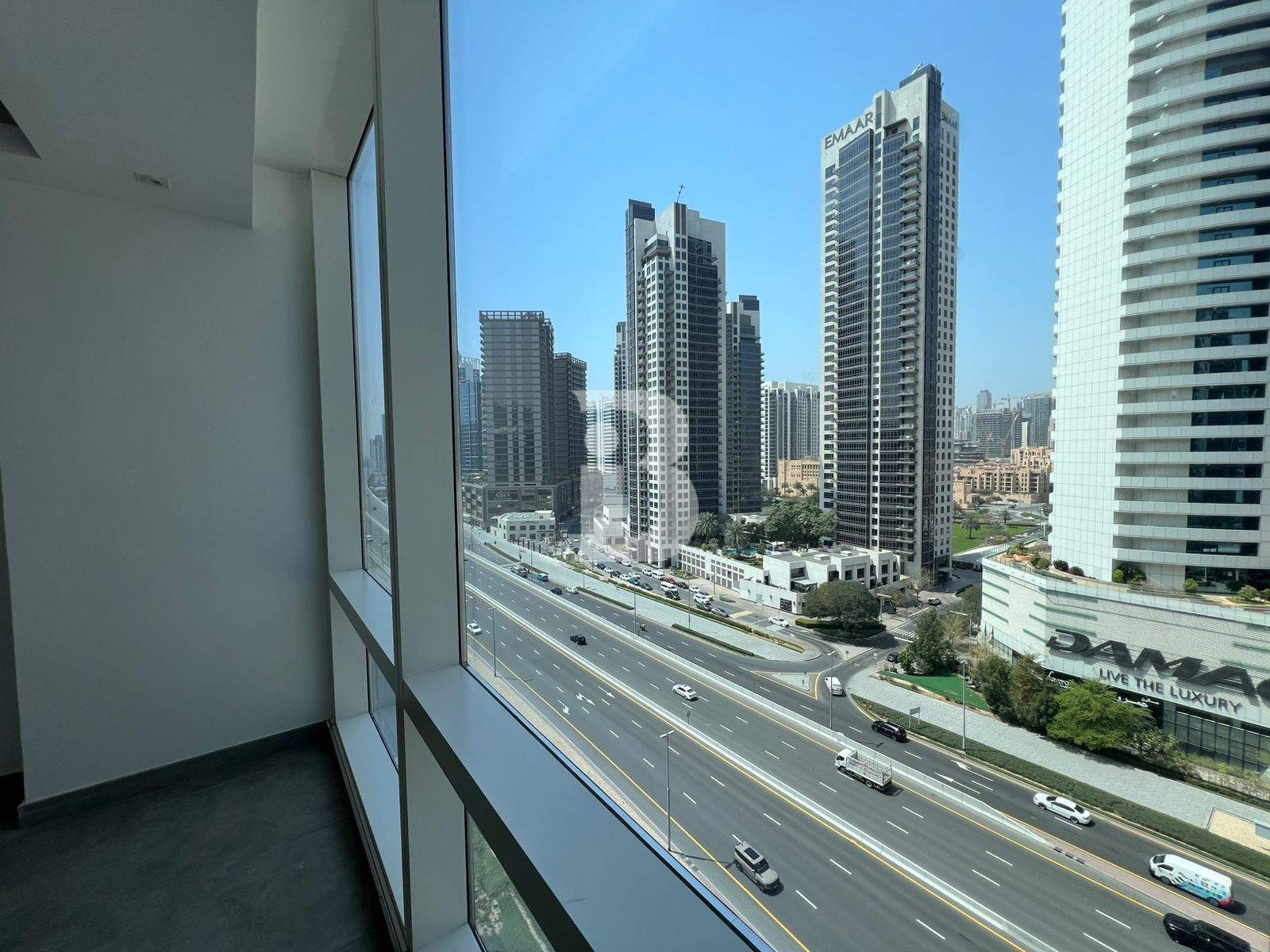 PREMIUM  FIT-OUT / RARE DEAL/ VACANT NOW