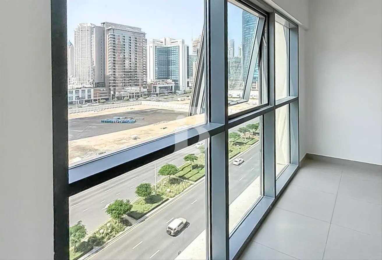 Unfurnished | Bright and Spacious | Prime Location