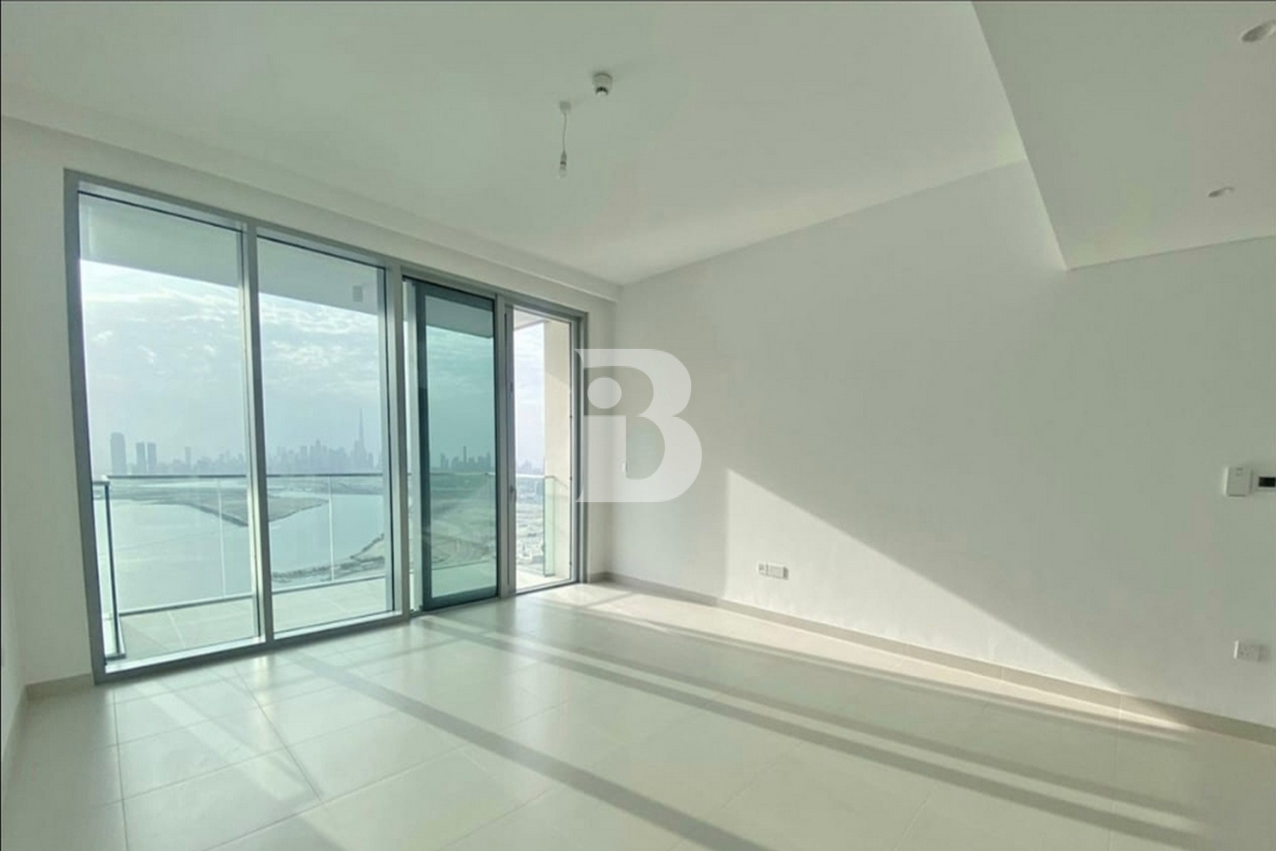 Burj Sea View | Unfurnished | High Floor
