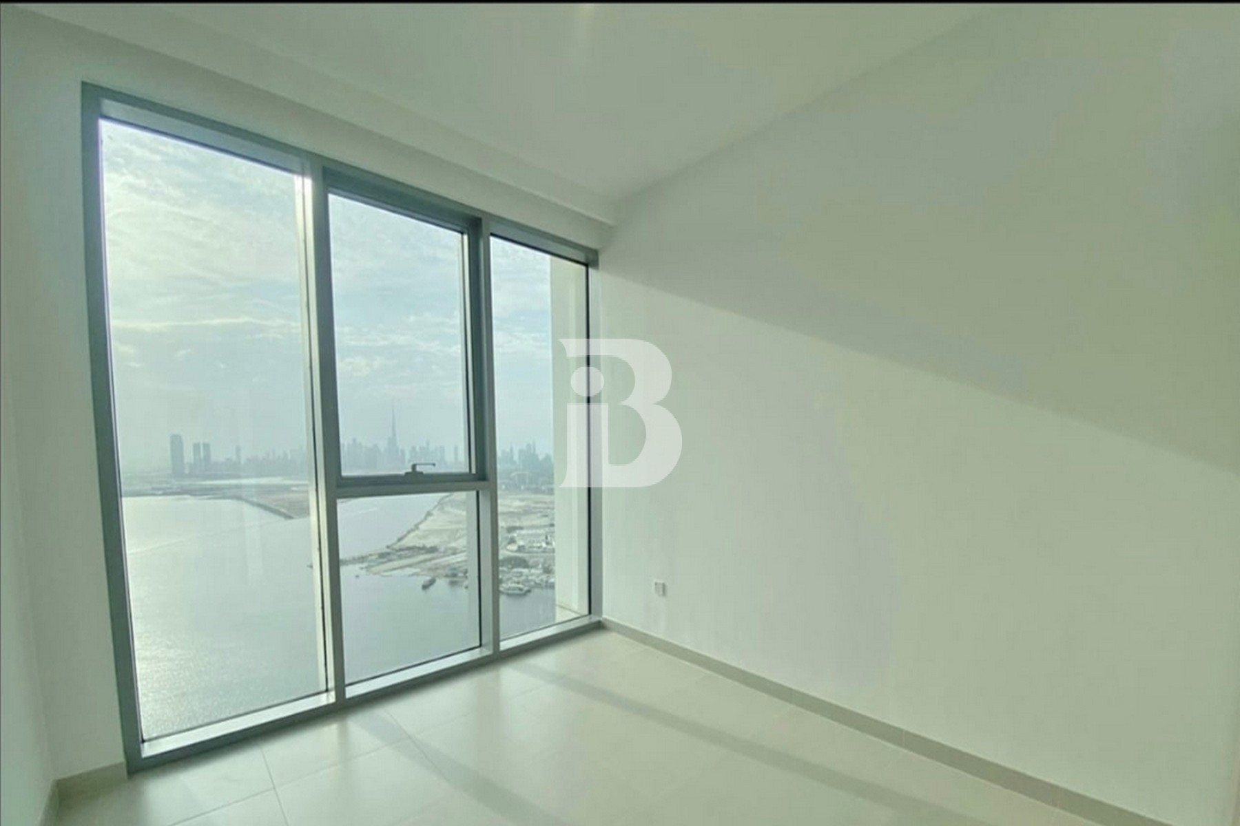 Burj Sea View | Unfurnished | High Floor