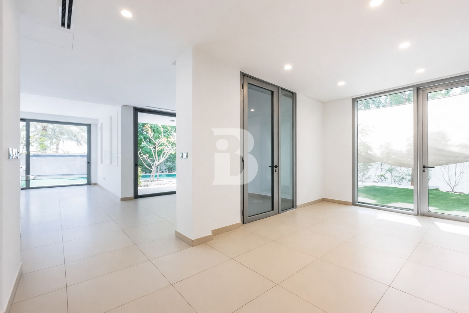 3 BR | Upgraded | Vacant on Transfer