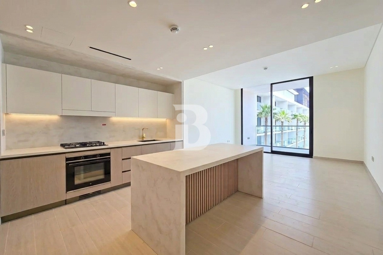 Unfurnished | Elegant | Fitted Kitchen