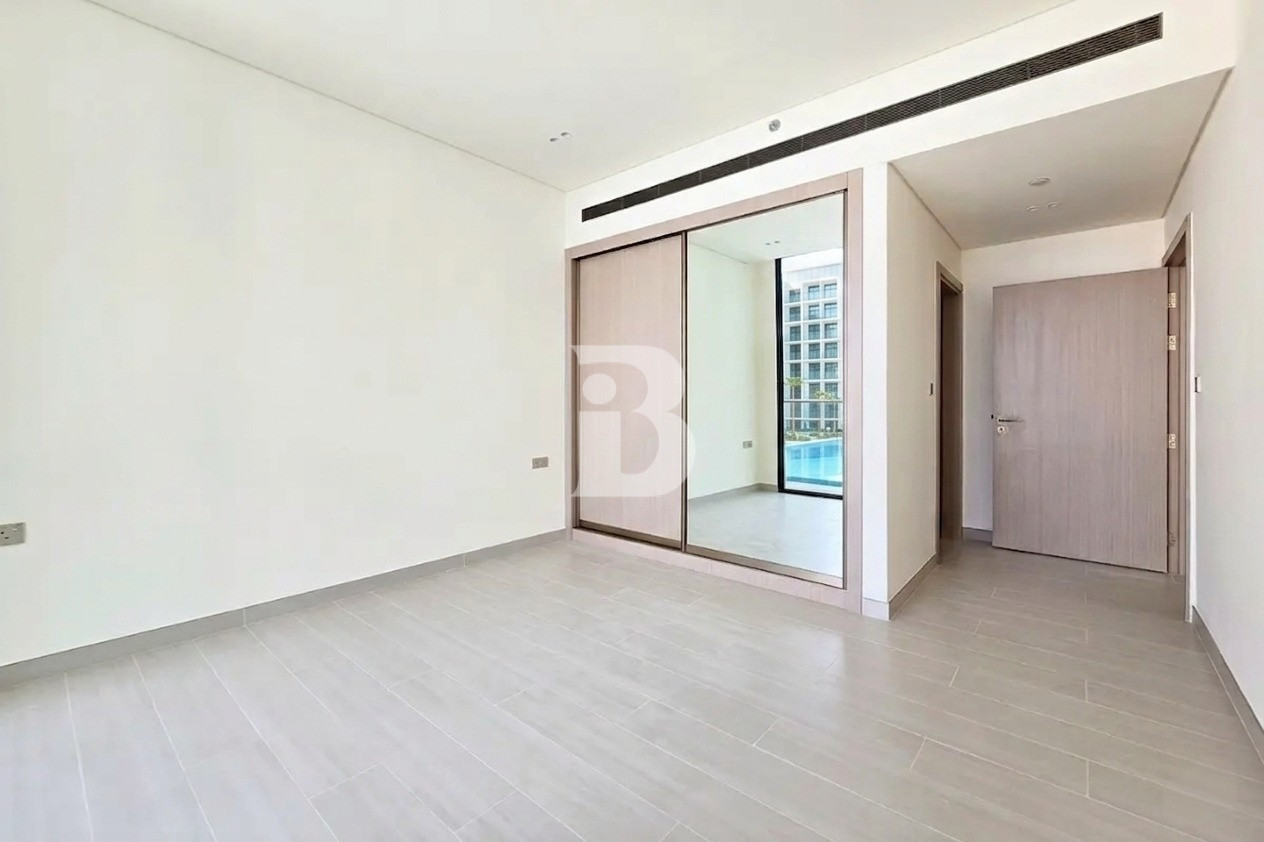 Unfurnished | Elegant | Fitted Kitchen
