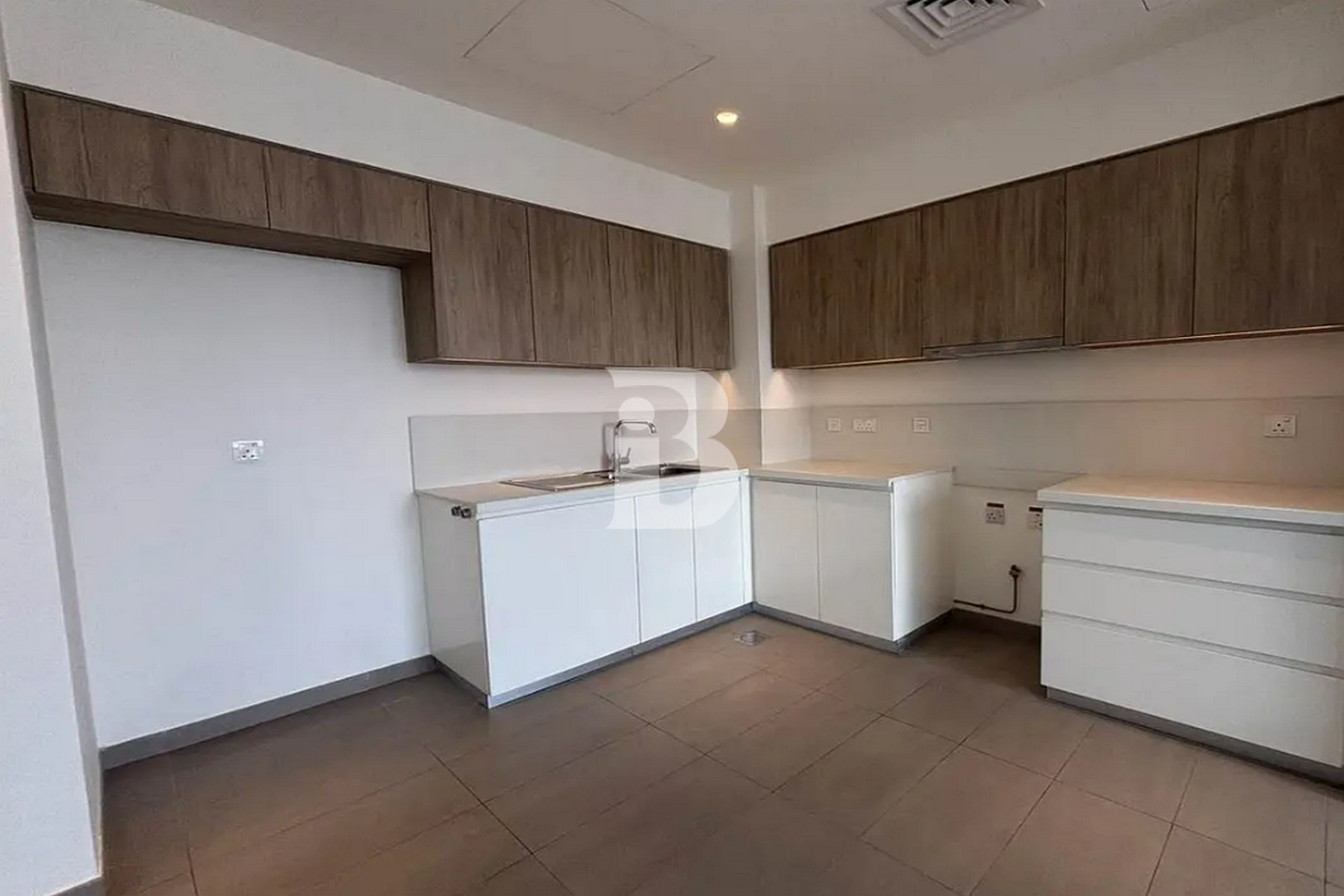 Luxury Living 1BR | Park Access | Vacant