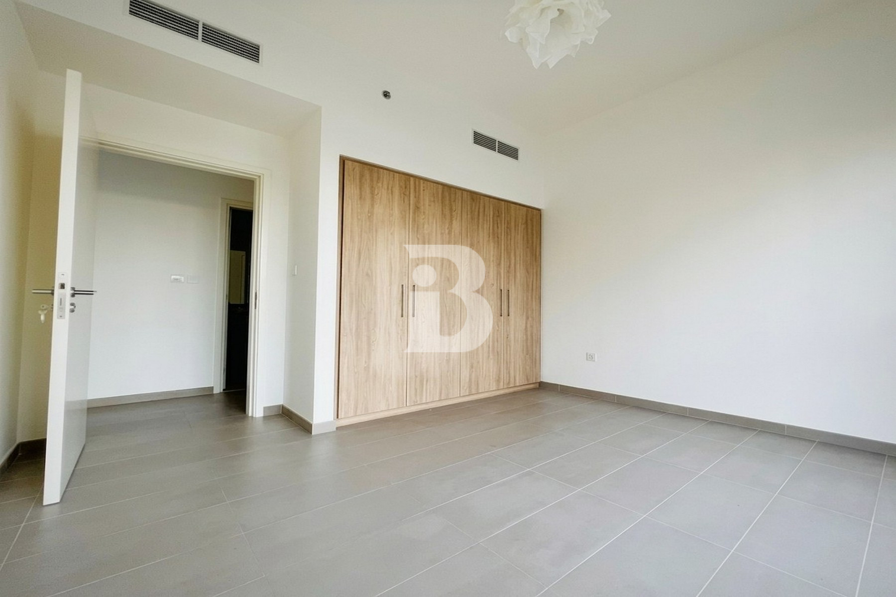 Luxury Living 1BR | Park Access | Vacant