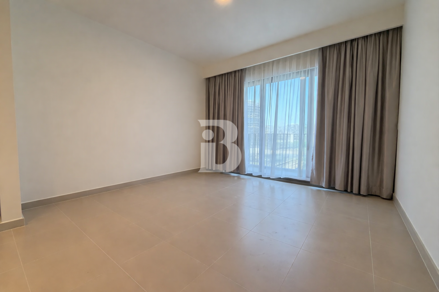 Bright &amp; Contemporary |Ready to Move | Brand New