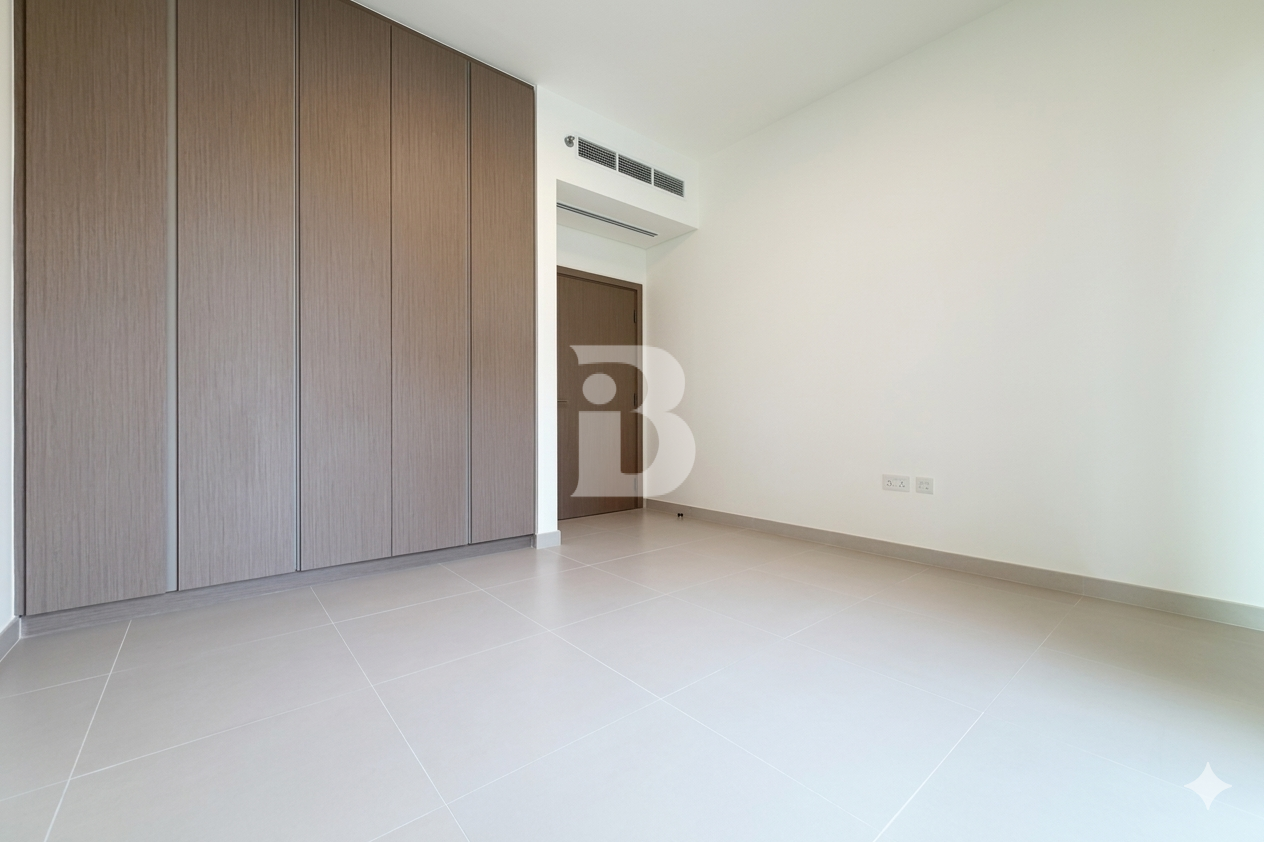 Bright &amp; Contemporary |Ready to Move | Brand New