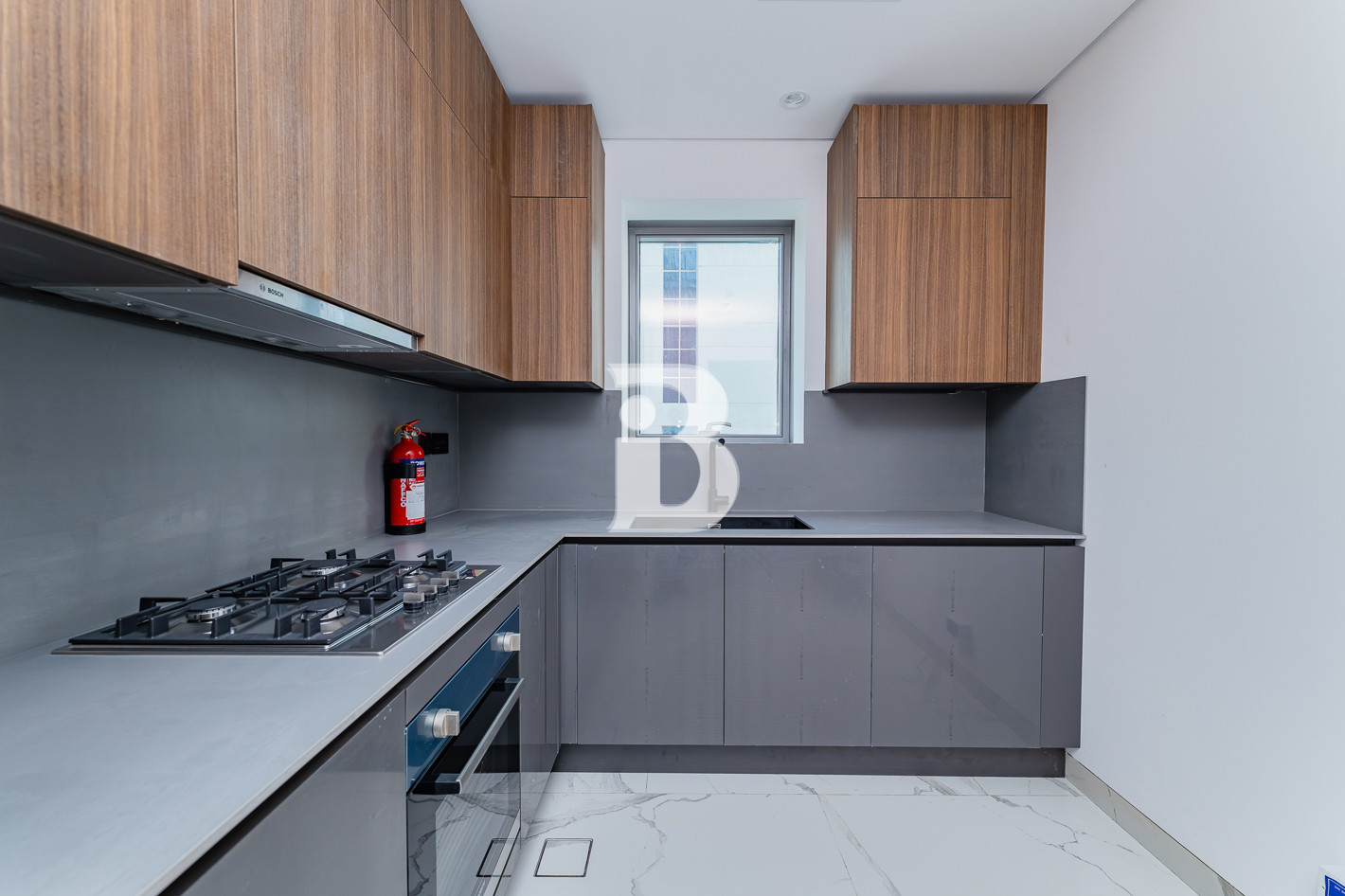 Modern Living | Closed Kitchen | Vacant