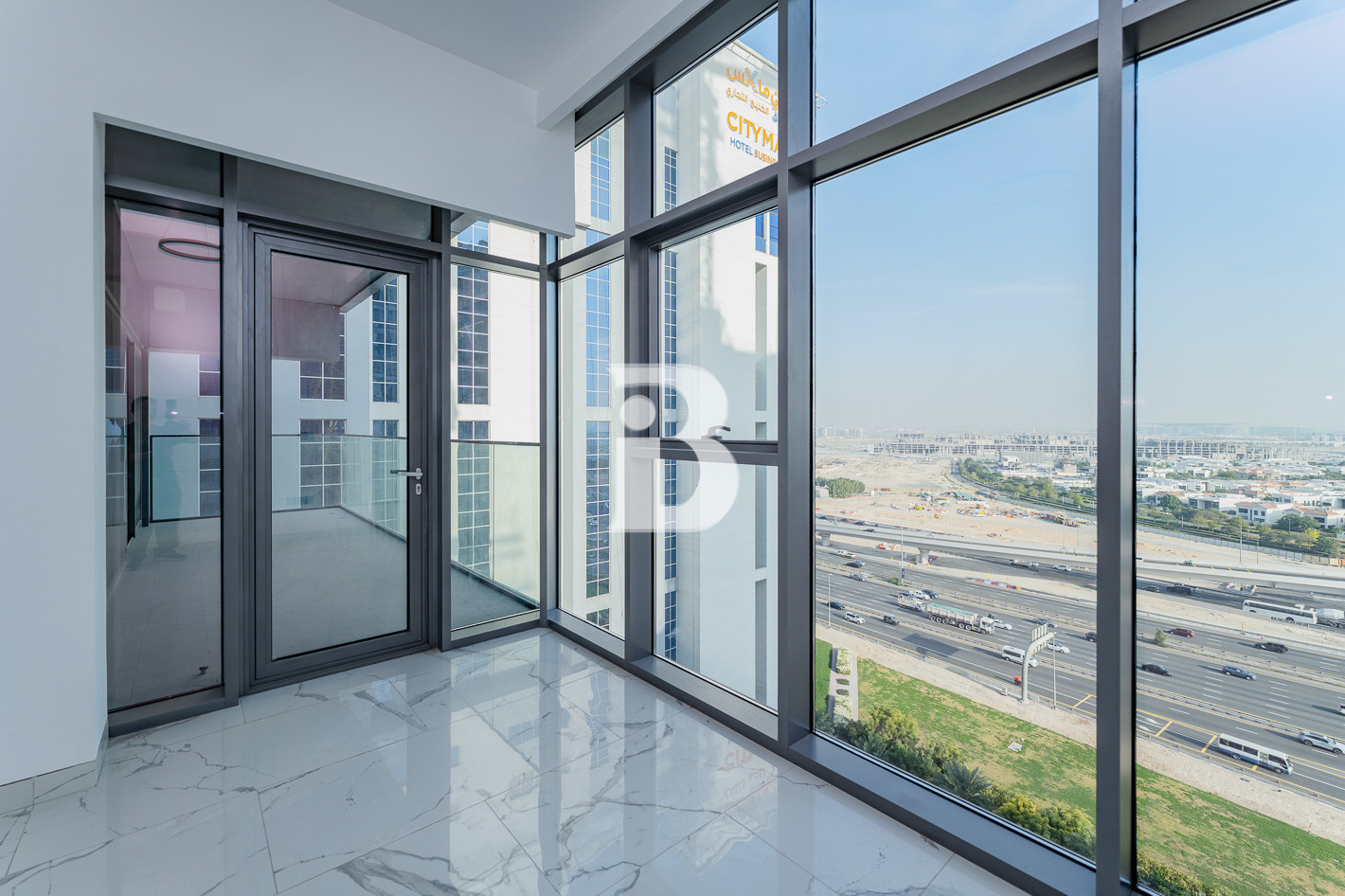 Modern Living | Closed Kitchen | Vacant