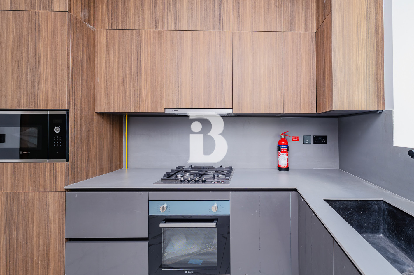 Modern Living | Closed Kitchen | Vacant