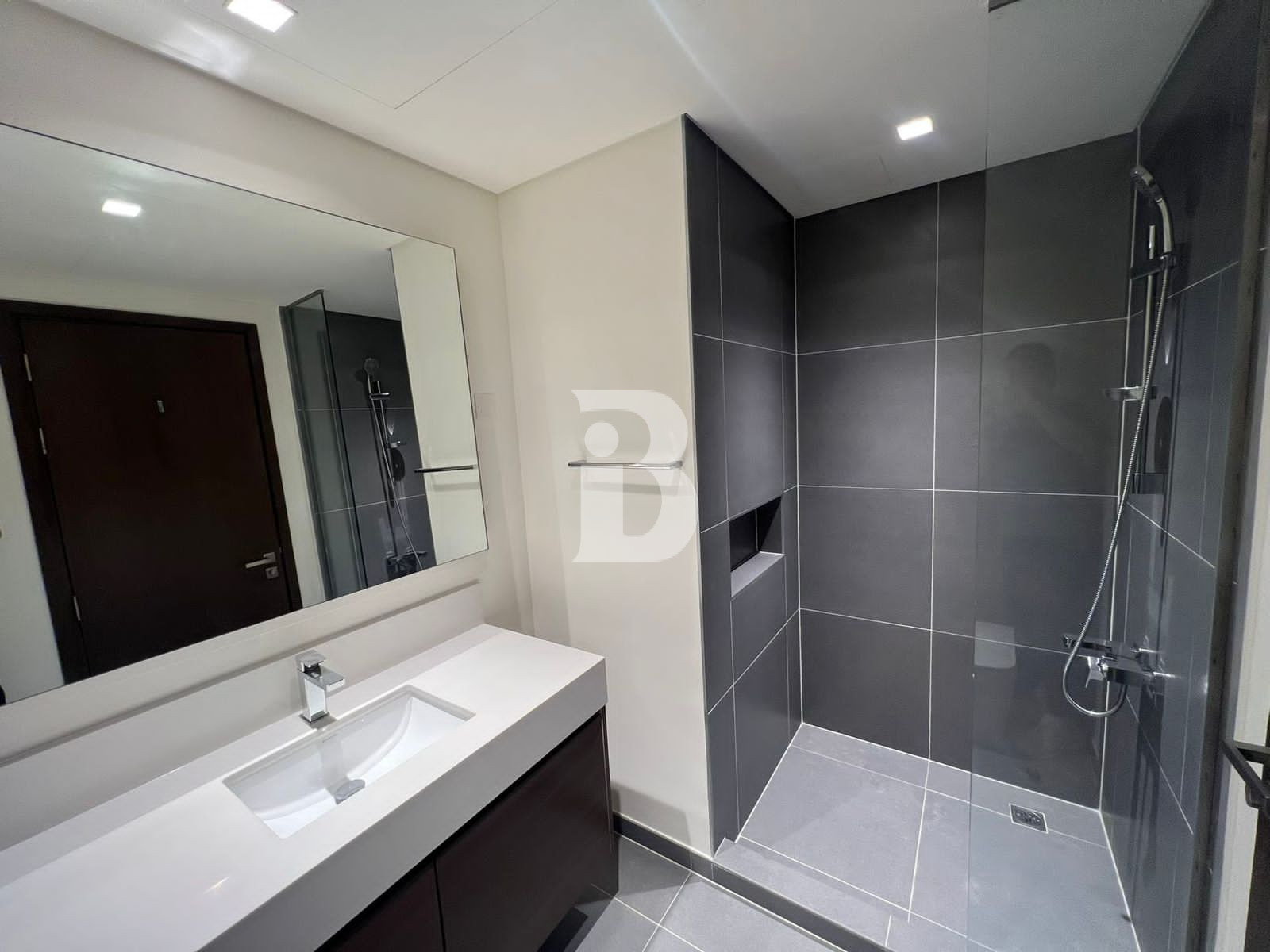 High Floor/Great Views/Flexible Payment.