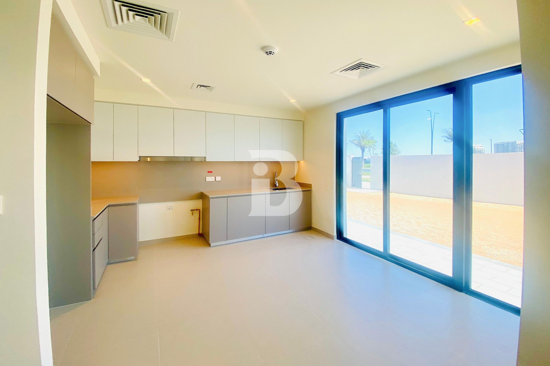 READY TO MOVE | LANDSCAPED | CLOSE TO AMENITIES