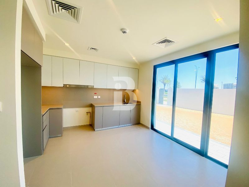 READY TO MOVE | LANDSCAPED | INFRONT OF AMENITIES