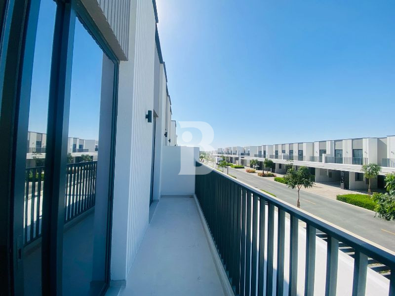 READY TO MOVE | LANDSCAPED | INFRONT OF AMENITIES
