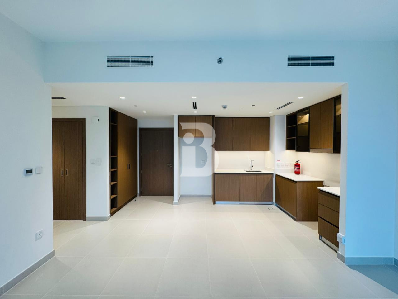 BEACH ACCESS | CORNER SPACIOUS LAYOUT | LUXURIOUS