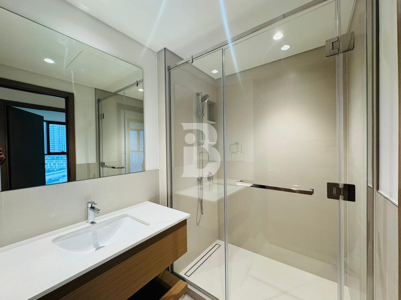 BEACH ACCESS | CORNER SPACIOUS LAYOUT | LUXURIOUS