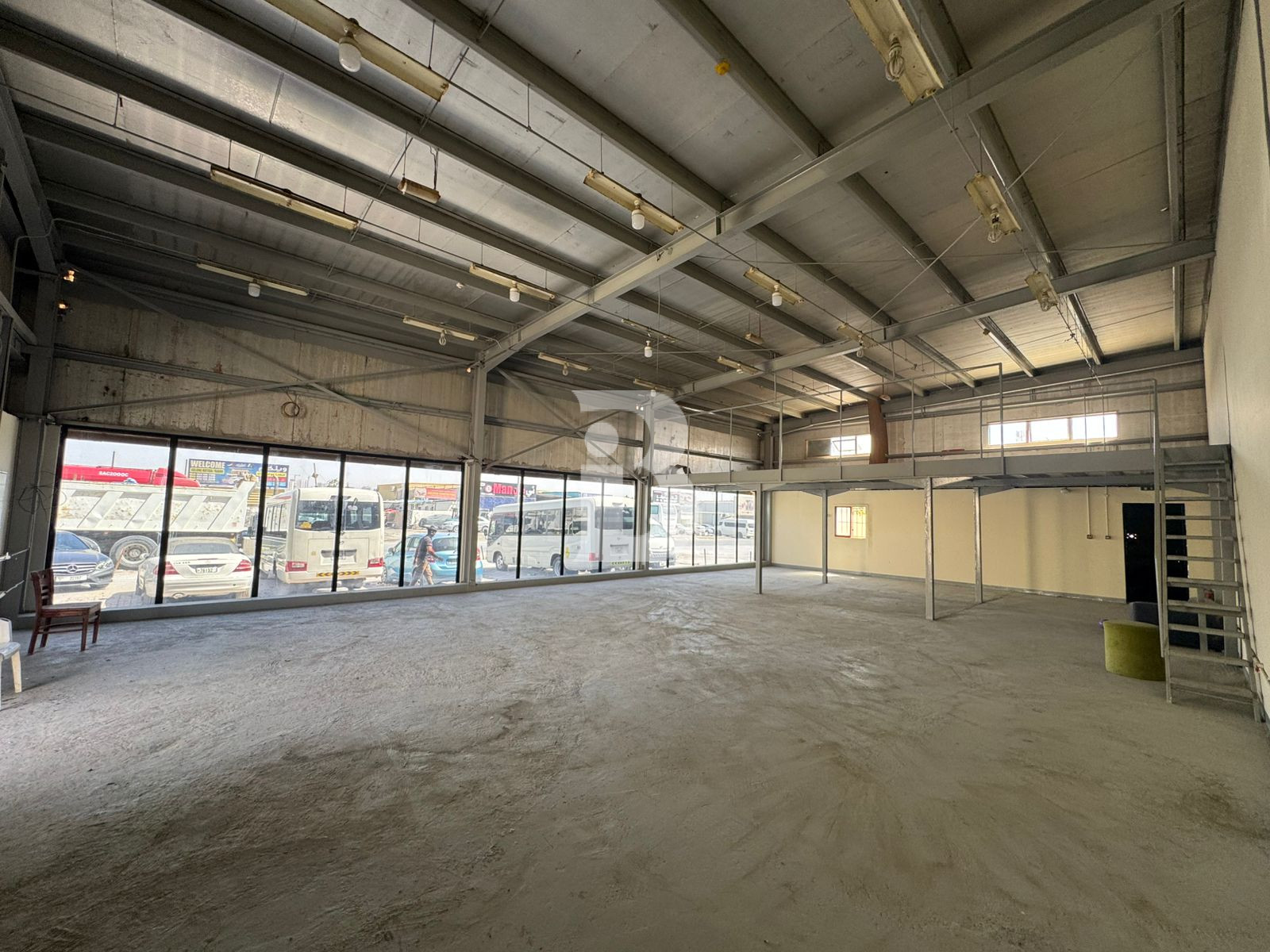 Standalone Showroom | High Visibility | 100 kW