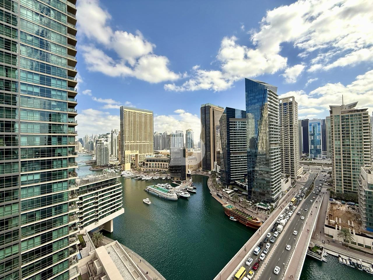 Canal &amp; Marina skyline views | Spacious Unit